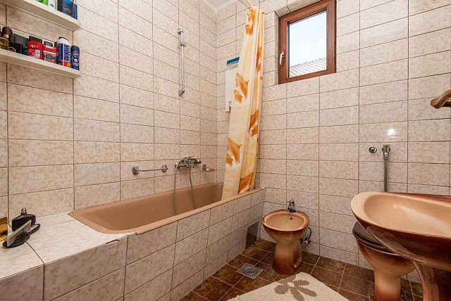 Residential and commercial building in Sutomore for sale — photo 5